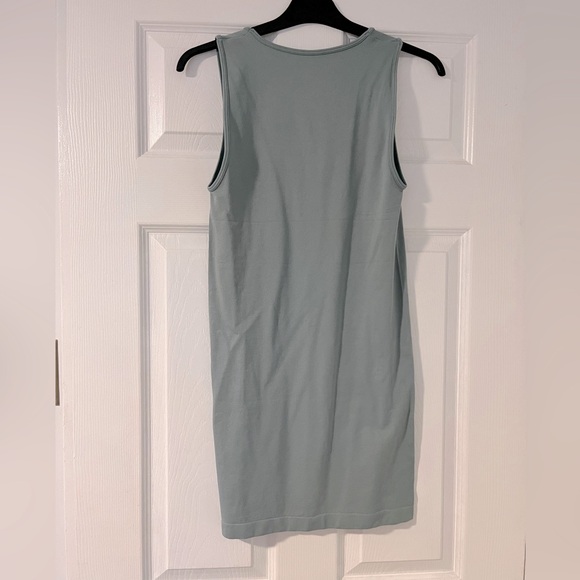 Two fitted maternity tank tops - Picture 6 of 9